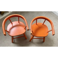Vintage oranje kinderstoeltje nr 329